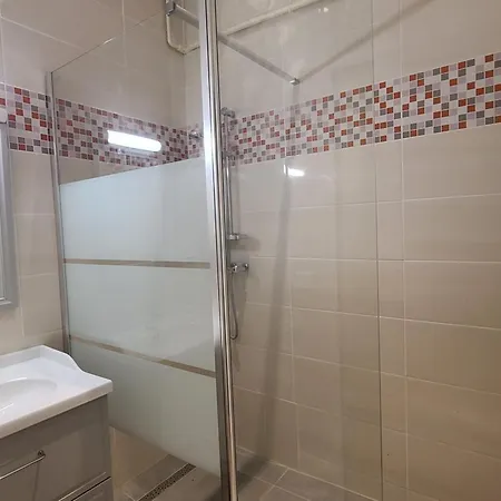 Spacious House Near The Holiday home