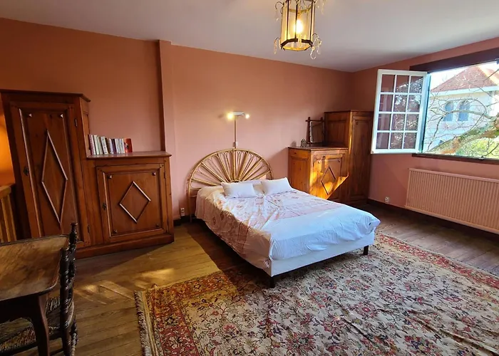 Vakantiehuis Spacious House Near The *